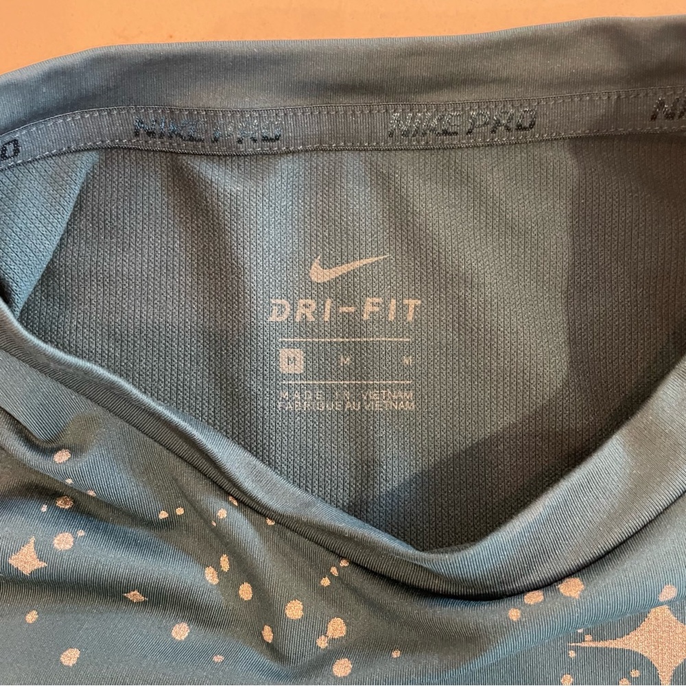 Nike Dri-fit crop top - Picture 3 of 4